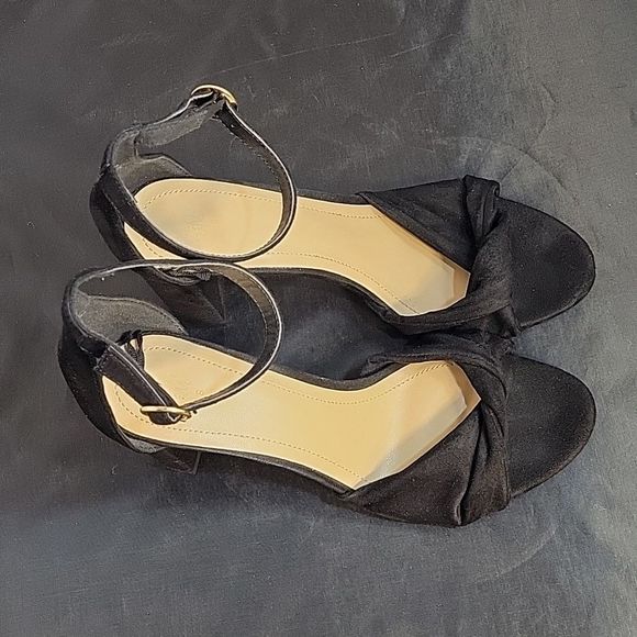 H&M SUEDE BLOCK HEEL ADJUSTABLE BUCKLE ANKLE STRAP WOMEN"S OPEN TOE SANDAL - Picture 4 of 13